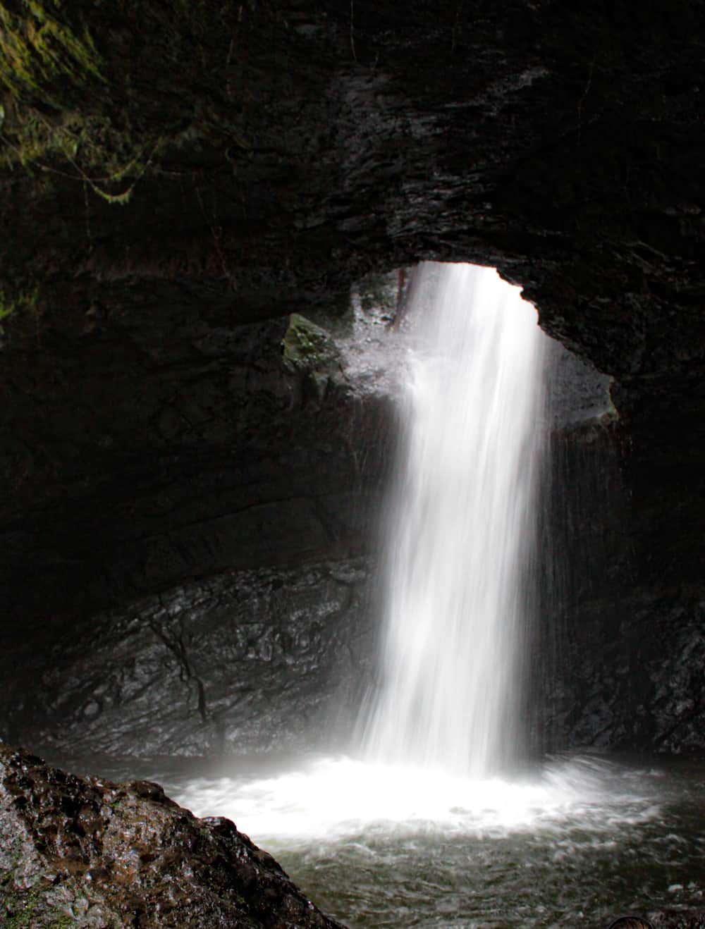Cueva del Esplendor — Isla de Pascua Hostel