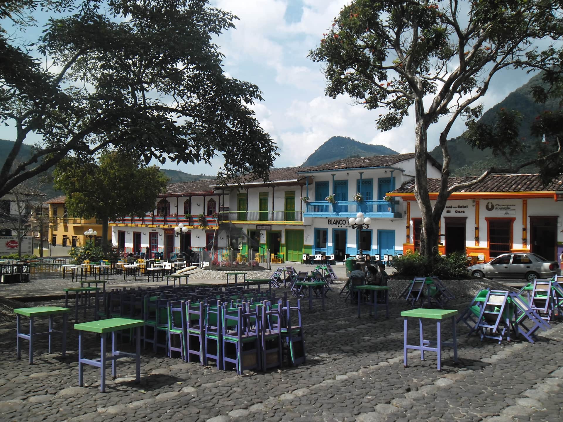 Jardín town square — Isla de Pascua Hostel