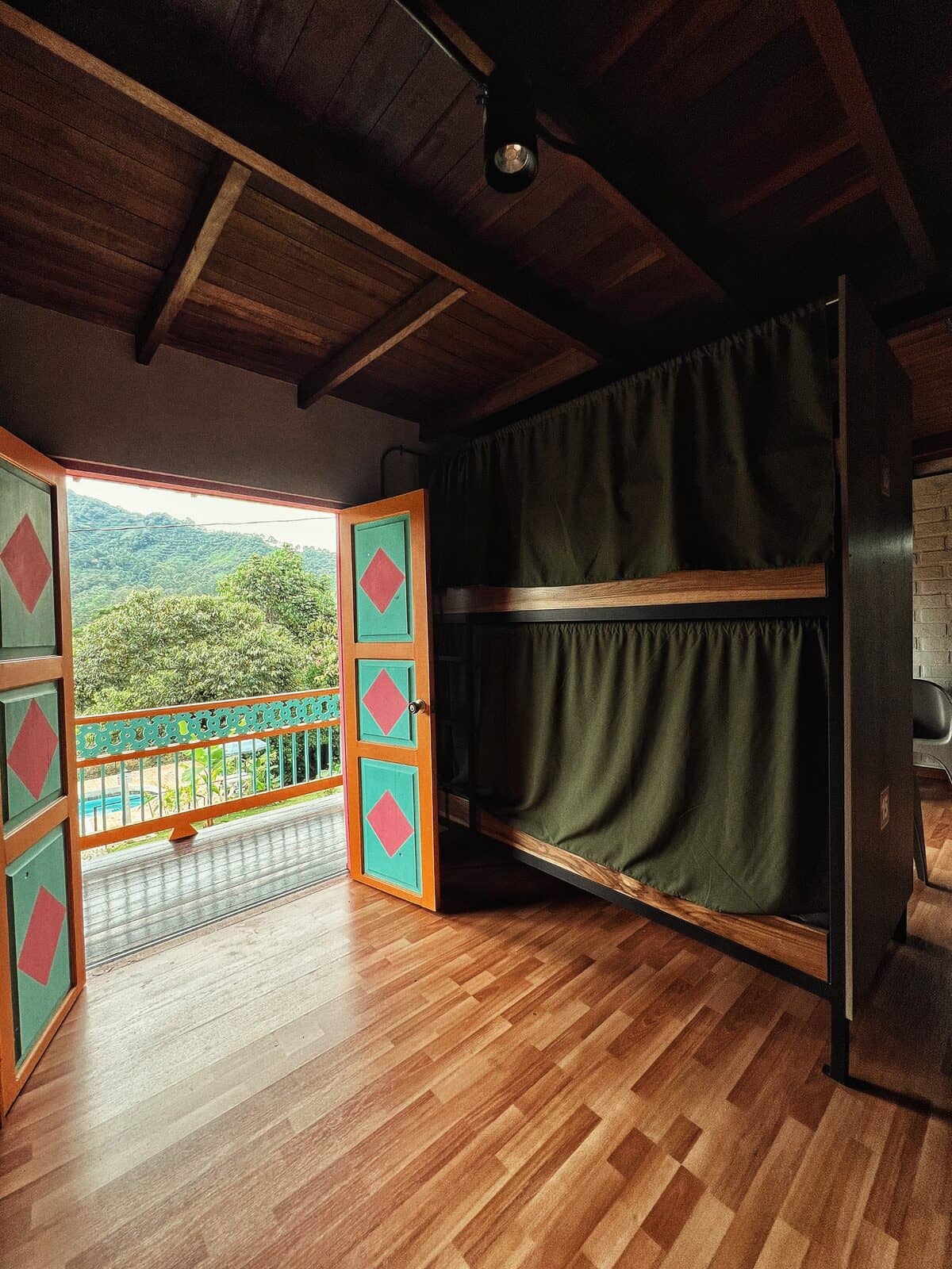 Habitación compartida con vista a la montaña — Isla de Pascua Hostel