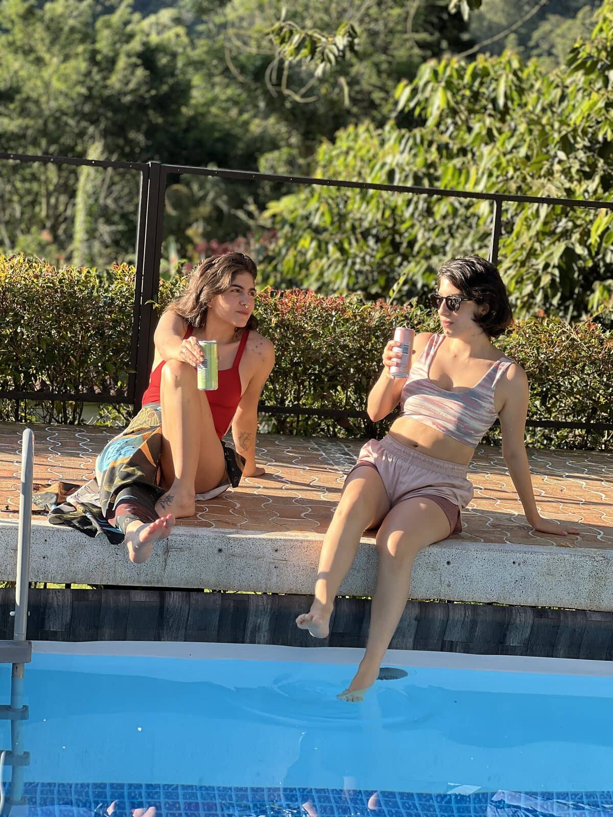 Un clavado en la piscina con vista a Jardín — Isla de Pascua Hostel