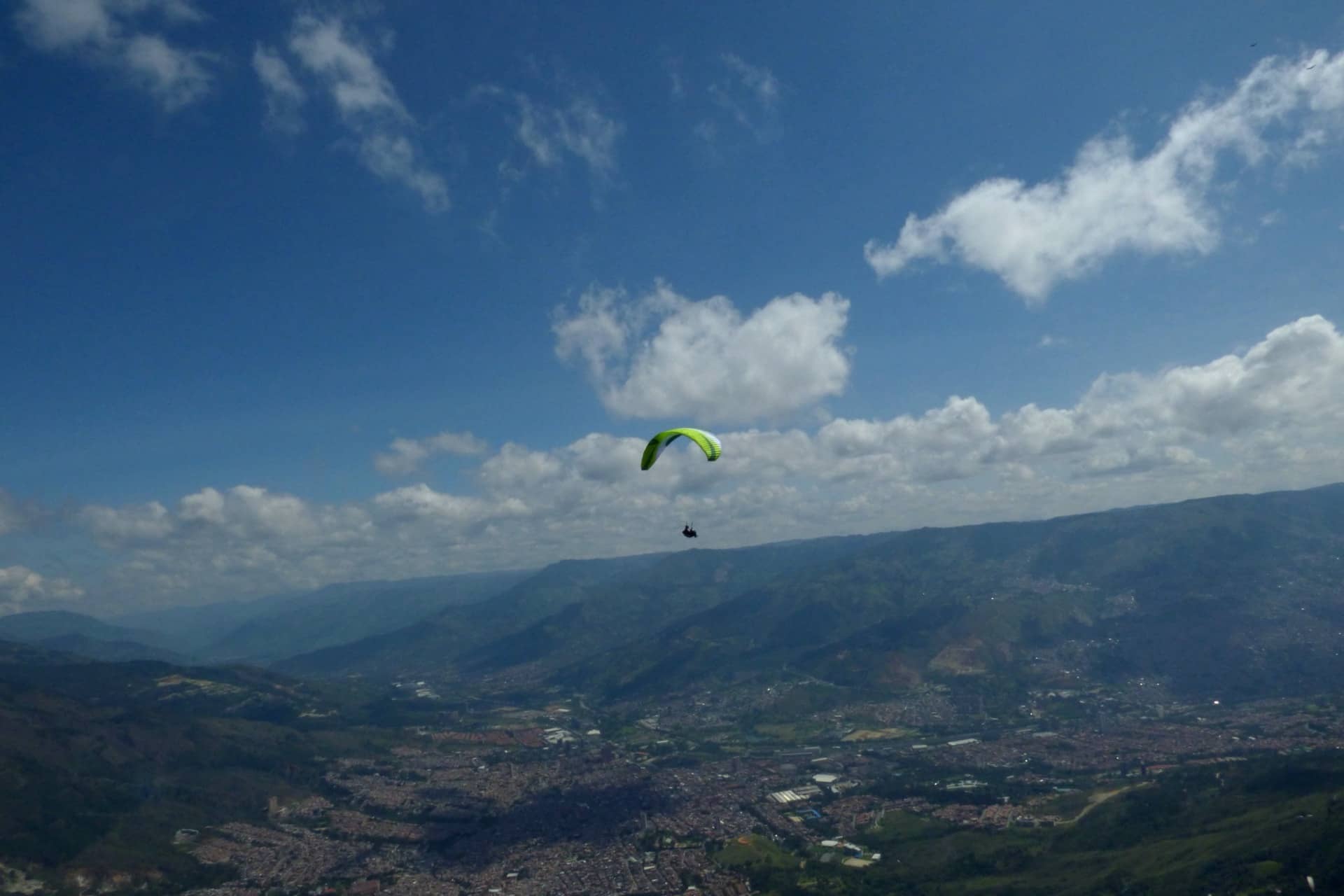 Parapente en Jardín, Antioquia: Guía Completa — Isla de Pascua Hostel